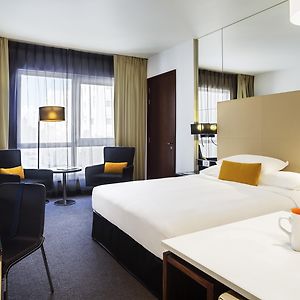 Spacious Centro Room Queen Bed